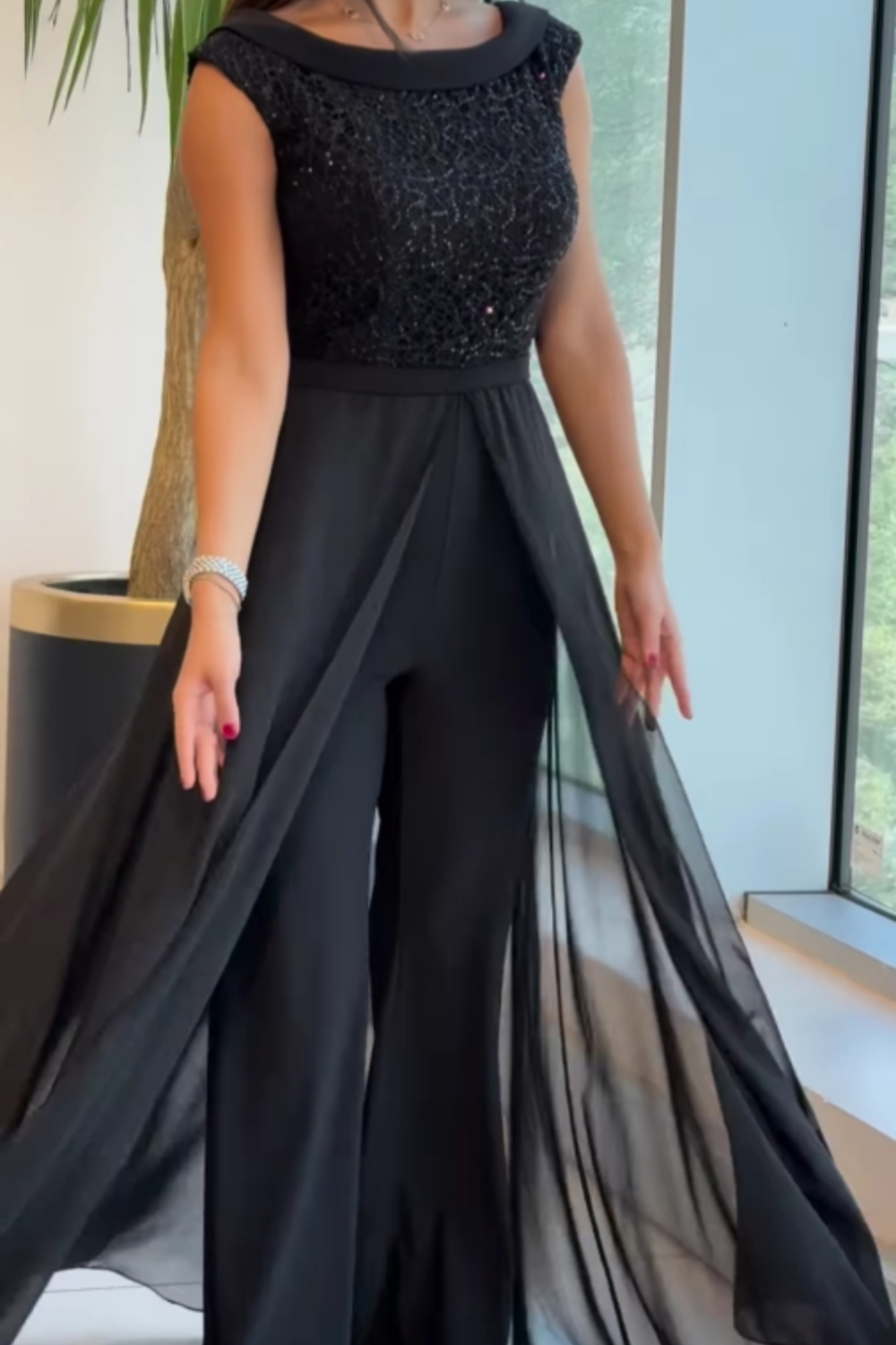Combinaison en tulle avec panneaux texturés et col rond
