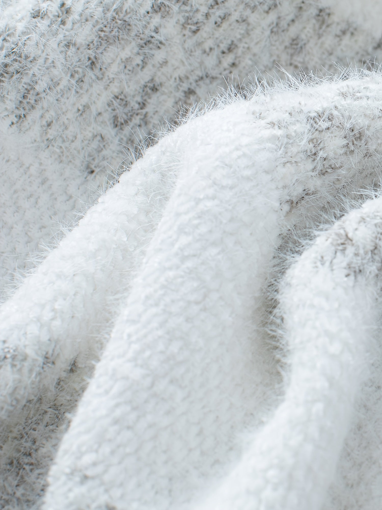 Pull rayé col roulé – Blanc & gris clair